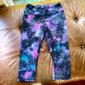Lucy Capri Leggings Size M